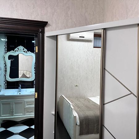 Royal Renaissance Hotel エレバン エクステリア 写真