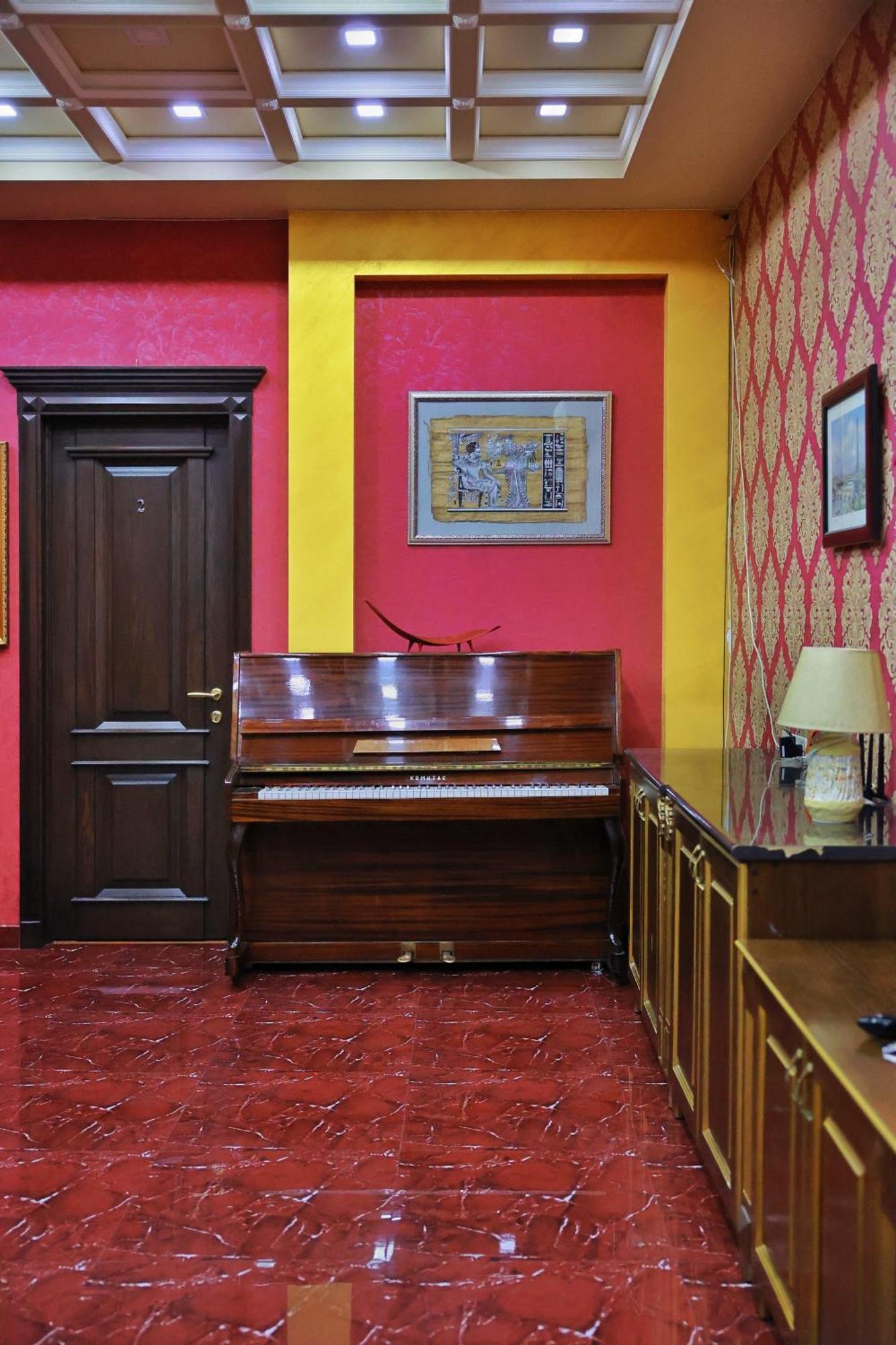 Royal Renaissance Hotel エレバン エクステリア 写真