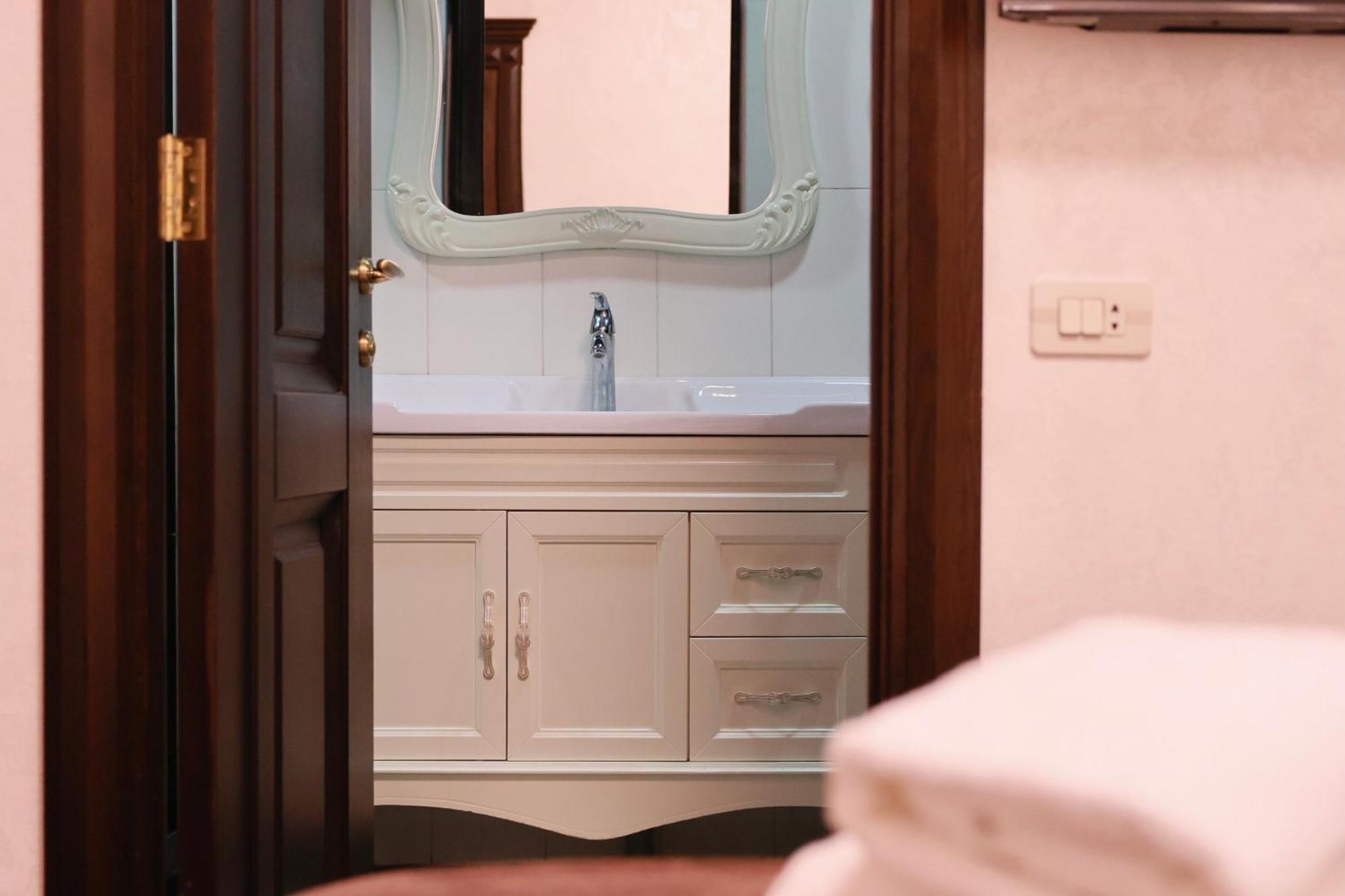 Royal Renaissance Hotel エレバン 部屋 写真