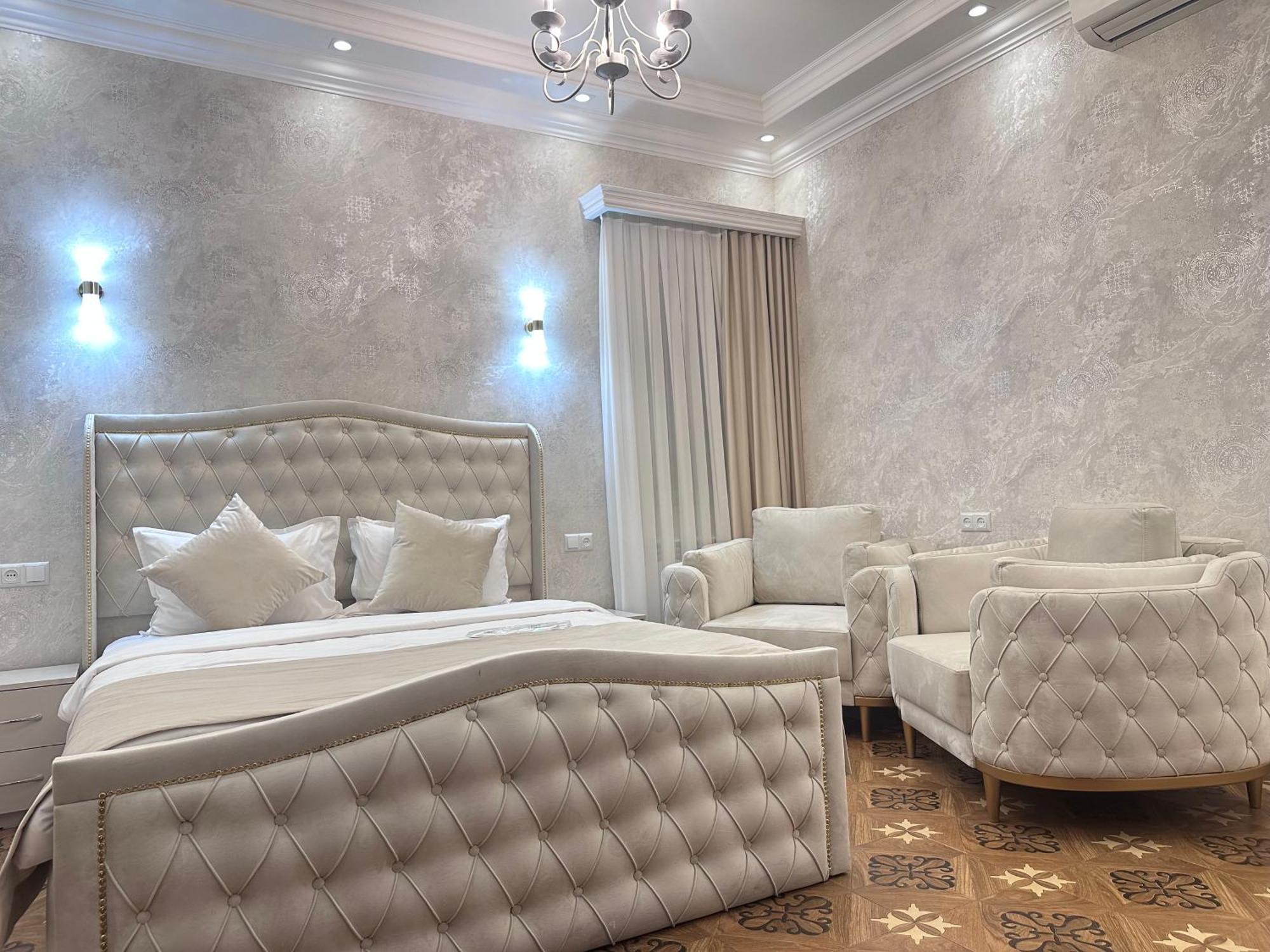 Royal Renaissance Hotel エレバン エクステリア 写真